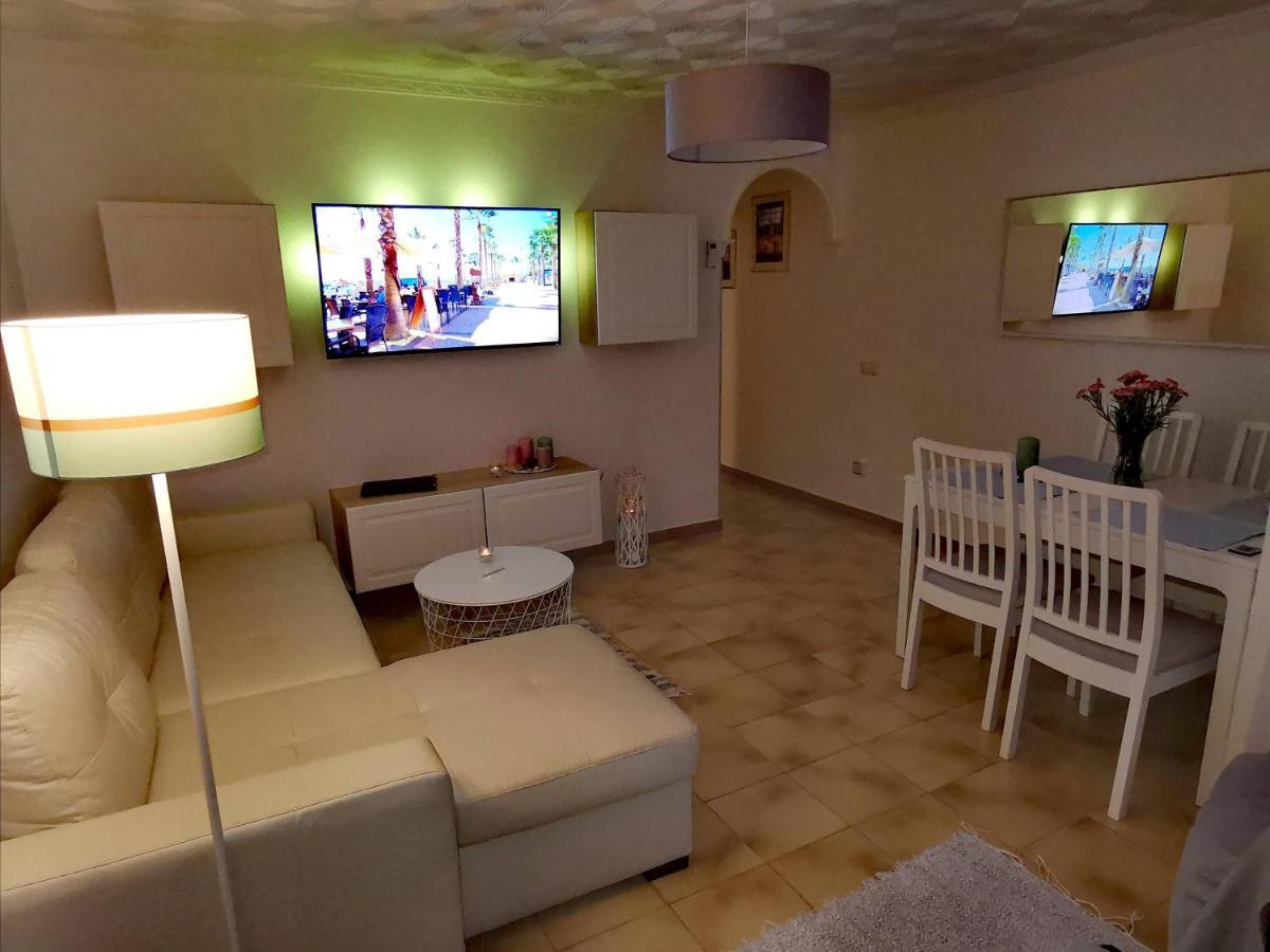 Apartamento Regina Apartment Фуeнхирола Екстериор снимка