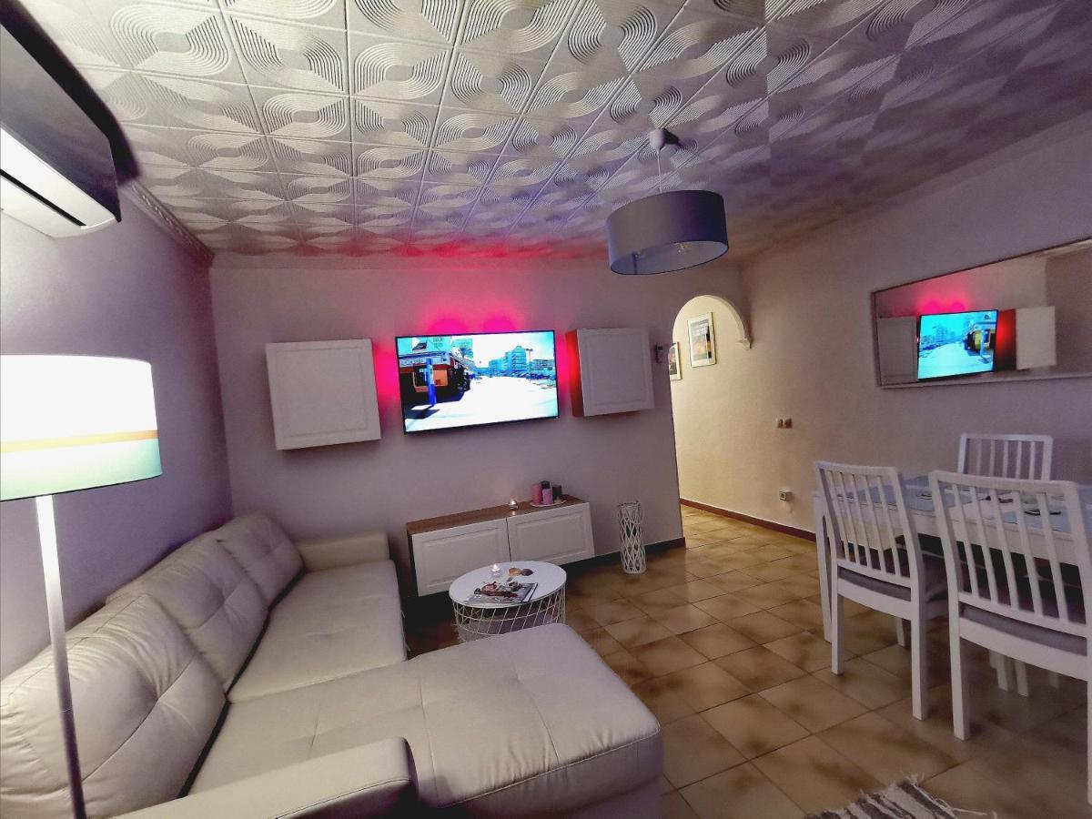 Apartamento Regina Apartment Фуeнхирола Екстериор снимка